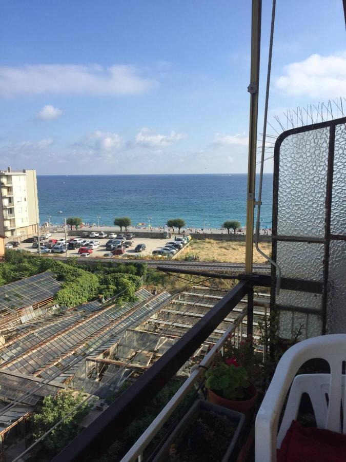 A Due Passi Dal Mare Apartment Vallecrosia Exterior photo